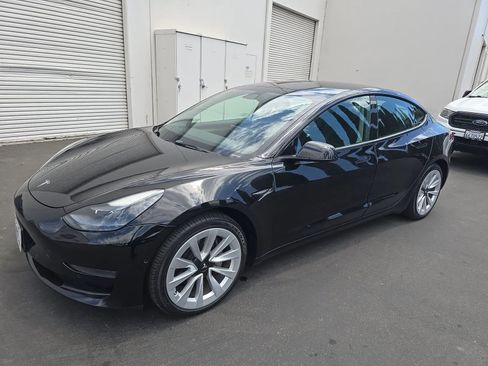 Used 2022 Tesla Model 3 Standard Range RWD image 1