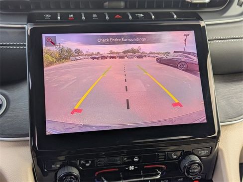 New 2025 Jeep Grand Cherokee Limited image 22