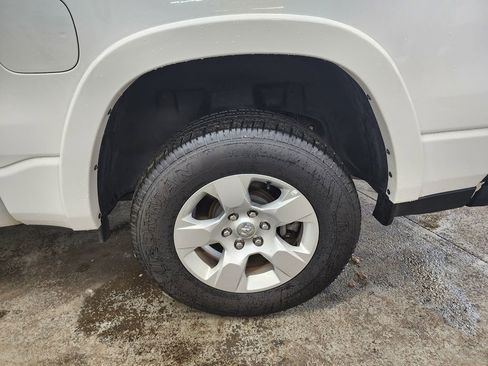 Used 2025 RAM 1500 Big Horn AWD/4WD image 40