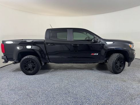 Used 2022 Chevrolet Colorado Z71 w/ Z71 Midnight Edition AWD/4WD image 8
