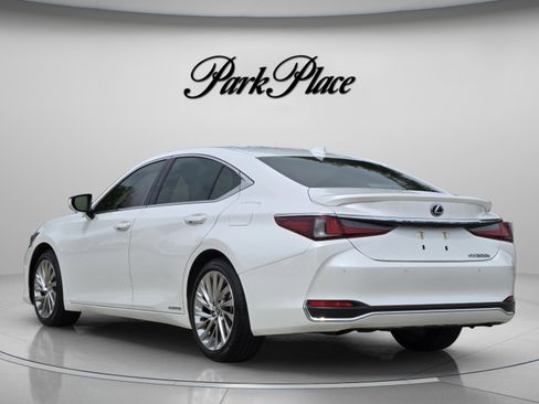Used 2019 Lexus ES 300h w/ Accessory Package 2 FWD image 3