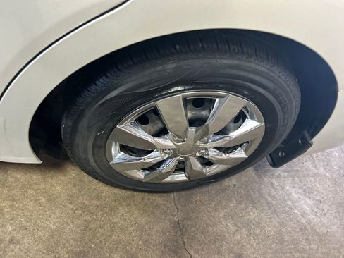 Used 2017 Hyundai Elantra SE image 22