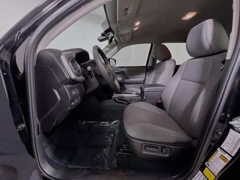 Used 2023 Toyota Tacoma SR5 w/ Technology Package RWD image 15