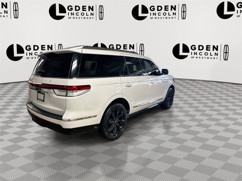 Certified 2022 Lincoln Navigator Reserve image 8