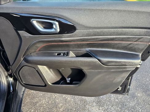 Used 2025 Jeep Compass Trailhawk image 17