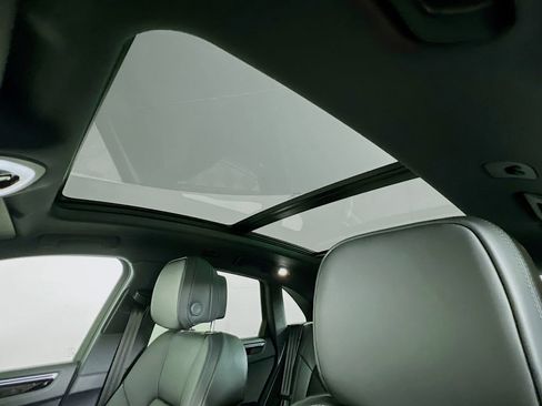 New 2026 Porsche Macan Base image 14