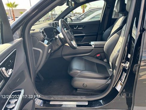 Used 2024 Mercedes-Benz GLC 300 4MATIC image 5