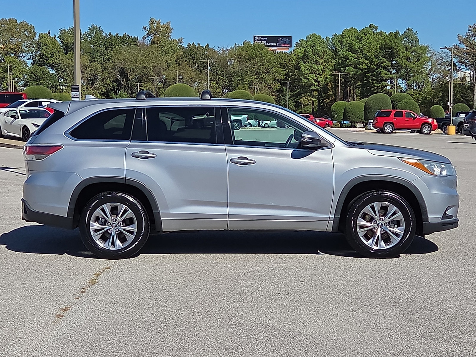 Used 2016 Toyota Highlander Plus FWD image 6