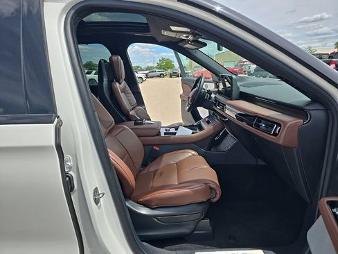 Used 2025 Lincoln Aviator Reserve w/ Luxury Package AWD/4WD image 24