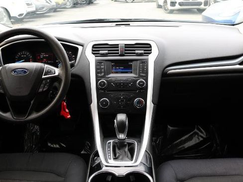 Used 2015 Ford Fusion SE image 16