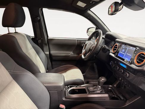 Used 2021 Toyota Tacoma TRD Sport image 16