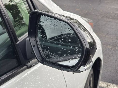 Certified 2021 Toyota Prius FWD image 16