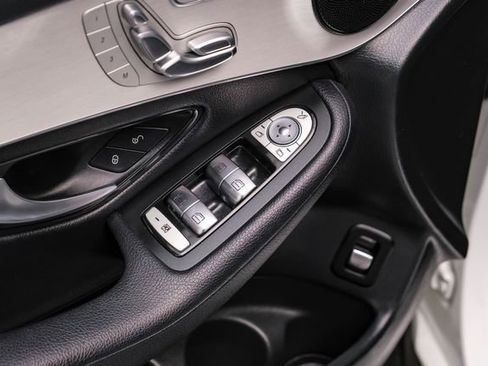 Used 2019 Mercedes-Benz GLC 300 w/ Premium Package image 38