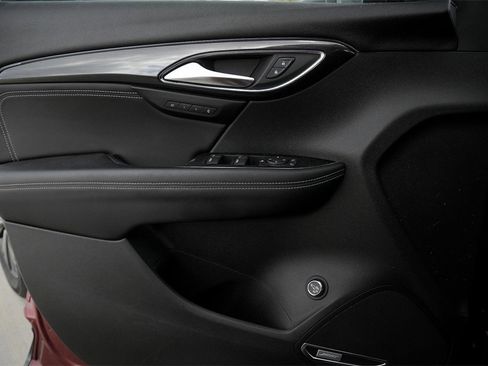 Used 2022 Buick Envision Essence w/ Technology Package I image 21