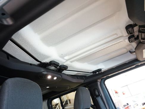 Used 2024 Jeep Wrangler Unlimited AWD/4WD image 43