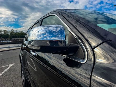 Used 2019 Jeep Grand Cherokee Limited w/ Luxury Group II image 8