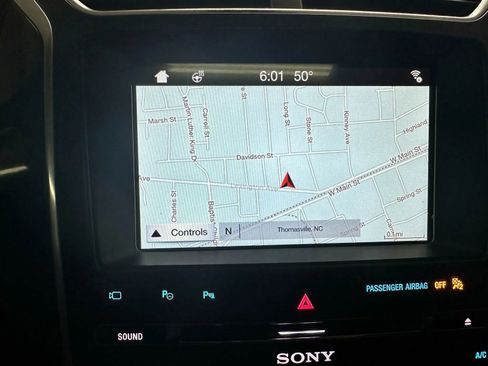 Used 2018 Ford Explorer Platinum image 29