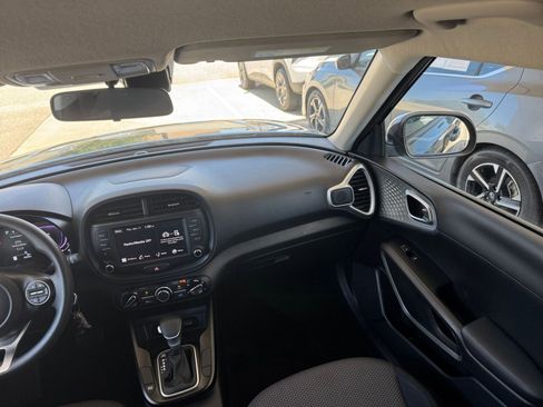 Used 2025 Kia Soul LX w/ LX Technology Package FWD image 33
