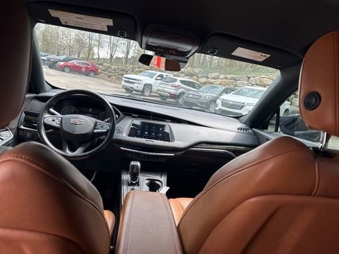 Used 2021 Cadillac XT4 Premium Luxury AWD/4WD image 23