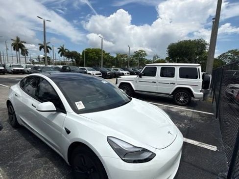 Used 2023 Tesla Model 3 Standard Range RWD image 1