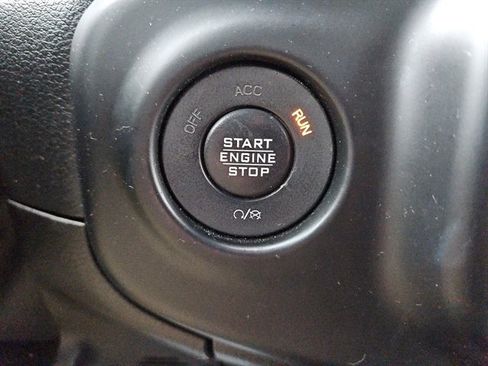 Used 2018 Jeep Wrangler Unlimited Sport image 34