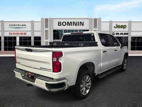 Used 2019 Chevrolet Silverado 1500 Custom w/ Custom Value Package image 4