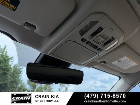 Used 2022 Toyota Highlander XLE FWD image 18