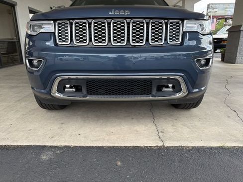 Used 2019 Jeep Grand Cherokee Overland AWD/4WD image 26