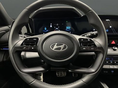 Used 2025 Hyundai Elantra SEL image 15