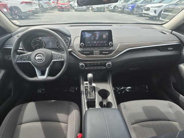 Used 2025 Nissan Altima 2.5 SV FWD image 22