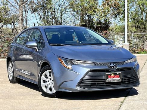 Used 2024 Toyota Corolla LE image 2