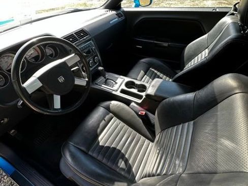 Used 2010 Dodge Challenger R/T RWD image 11