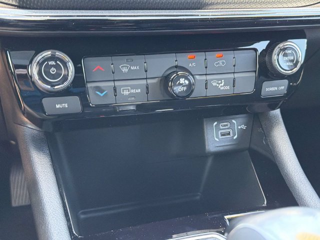 New 2026 Jeep Compass Latitude AWD/4WD image 33