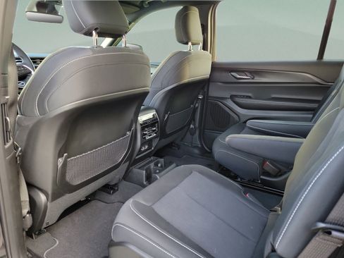 Used 2025 Jeep Grand Cherokee L Laredo RWD image 5