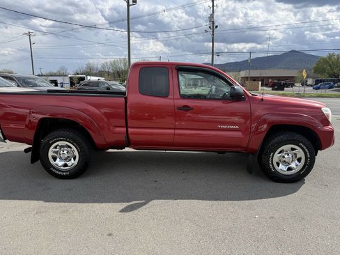 Used 2012 Toyota Tacoma 4x4 Access Cab w/ SR5 Pkg image 5