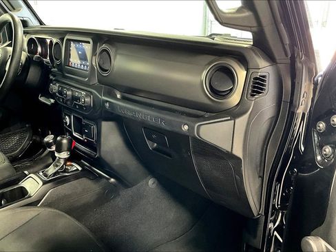 Used 2023 Jeep Wrangler Sport image 19