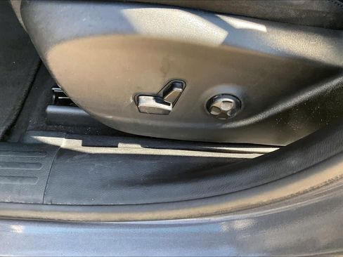Used 2019 Jeep Cherokee Latitude Plus FWD image 31