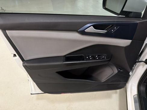 Certified 2023 Volkswagen Taos SE FWD image 17