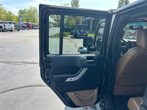 Used 2014 Jeep Wrangler Unlimited Sahara w/ Max Tow Package AWD/4WD image 20