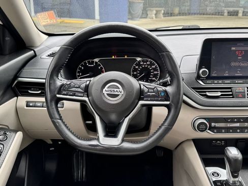 Used 2019 Nissan Altima 2.5 SV FWD image 18