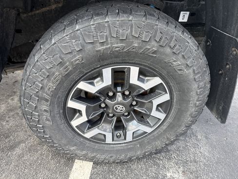 Used 2020 Toyota Tacoma TRD Off-Road image 4