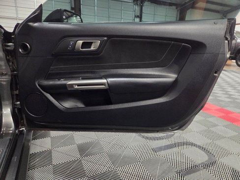 Used 2016 Ford Mustang Shelby GT350 w/ Technology Package RWD image 36