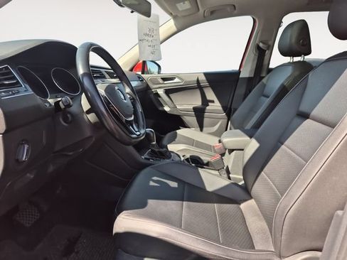 Used 2019 Volkswagen Tiguan SE w/ Panoramic Sunroof Package AWD/4WD image 11