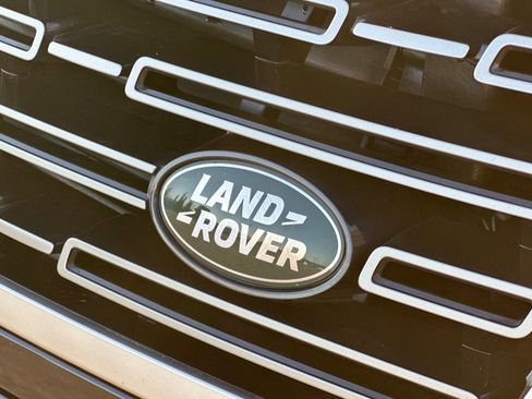 Used 2025 Land Rover Range Rover SE image 23