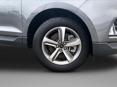 Used 2024 Ford Edge SEL w/ Convenience Package image 9