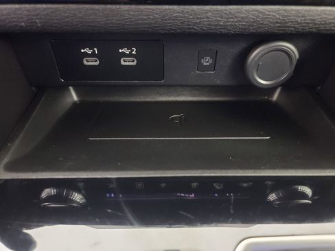 Used 2025 Mitsubishi Outlander SE image 36