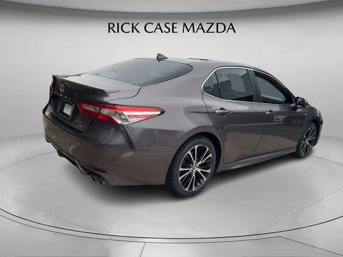 Used 2020 Toyota Camry SE image 6