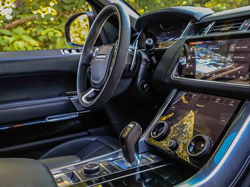 Used 2022 Land Rover Range Rover Sport HST image 25