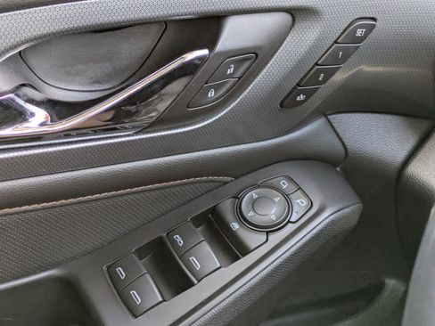 Used 2018 Chevrolet Traverse Premier w/ Driver Confidence II Package image 21