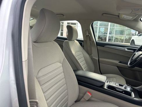 Used 2019 Ford Fusion SE image 8